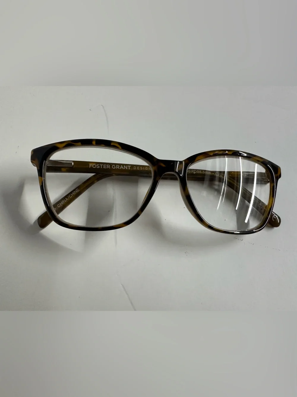 Foster Grant Brown Tortoise Shell Readers with Case & Cloth